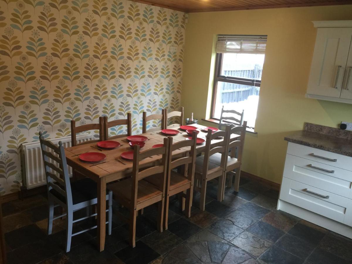 Holiday Home In Ballycastle - Fainne Na Cairde Kültér fotó