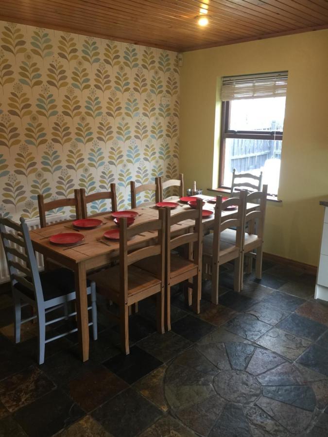 Holiday Home In Ballycastle - Fainne Na Cairde Kültér fotó